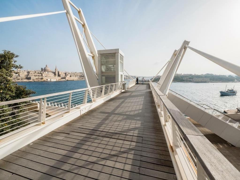 Luxury Apt With Side Seaviews And Pool, Best Location Sliema Exterior photo